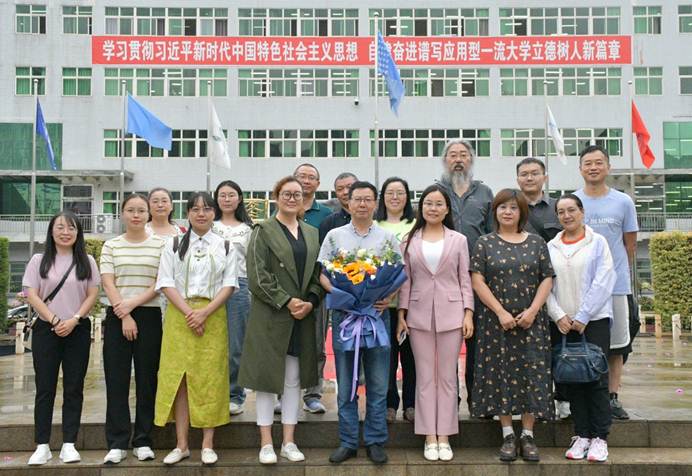 说明:E:\卿\5-5 人文讲坛\2023.6.13英国beat365官方网站入口开展人文讲坛|三星堆文化与文学创作\照片\4.JPG