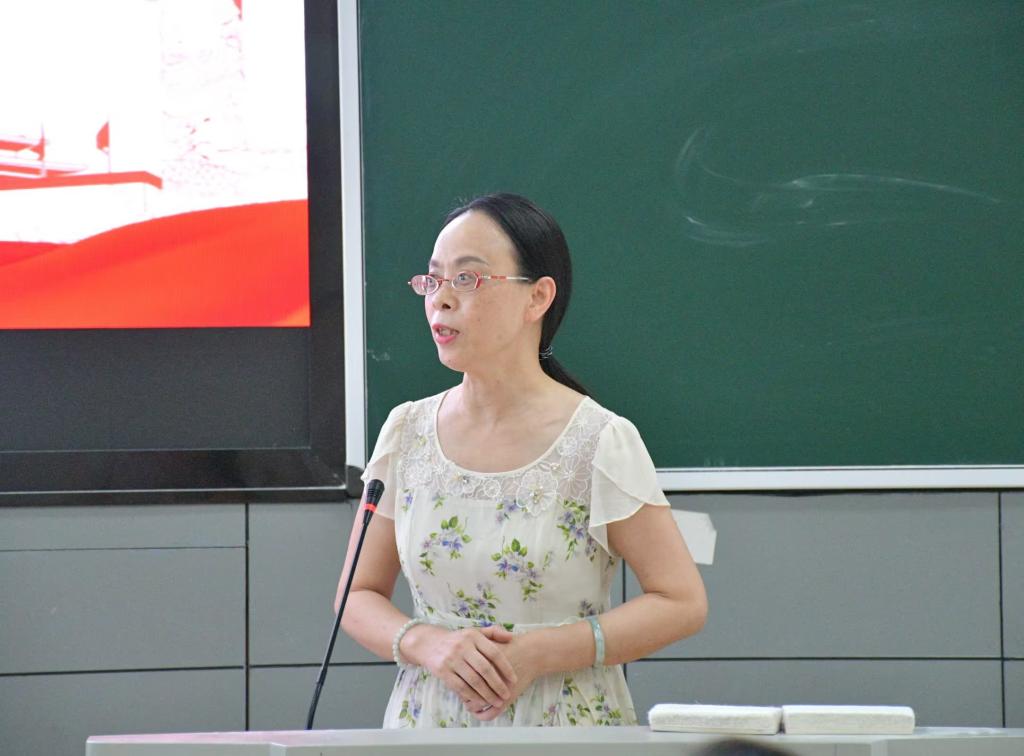 实习带队老师蒋秀碧讲话