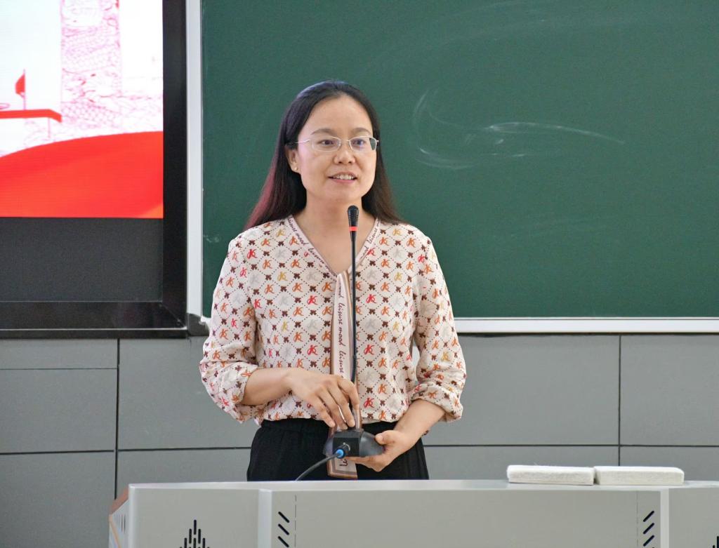 英国beat365官方网站入口院长曹利华做大会总结